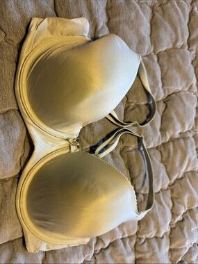 Smooth Light green T-Shirt Bra with Light Padding